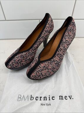 bernie mev. Tweed  Block Heel Pumps Mix NEW.  Comes with dust bag no box sz 40